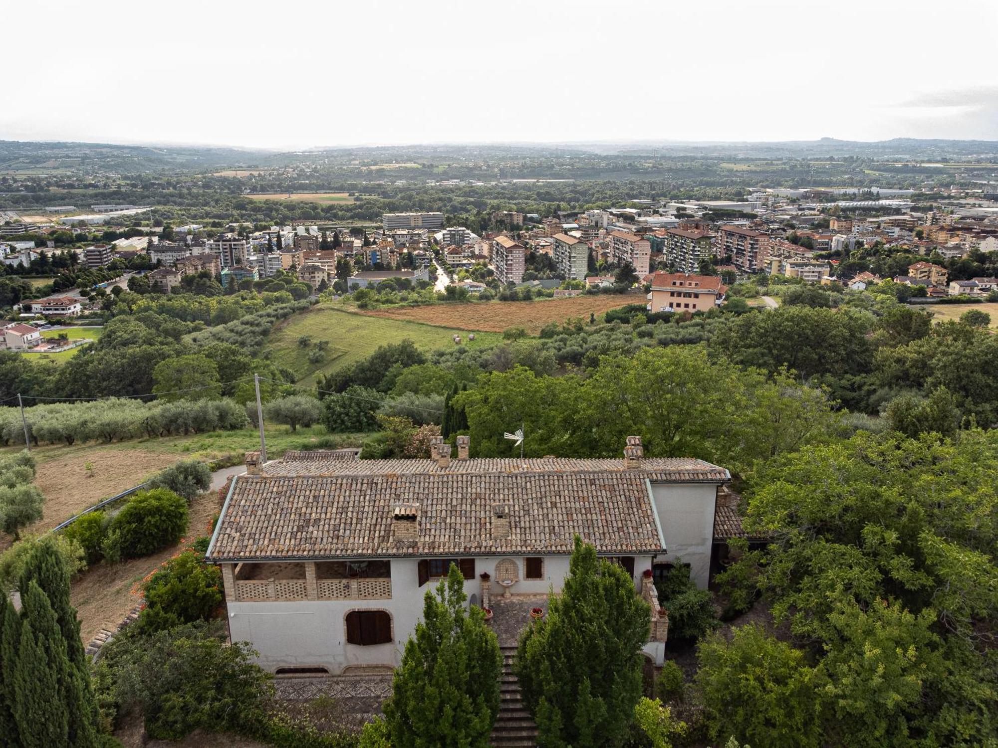 B&B Villa Dei Desideri Chieti Exteriör bild