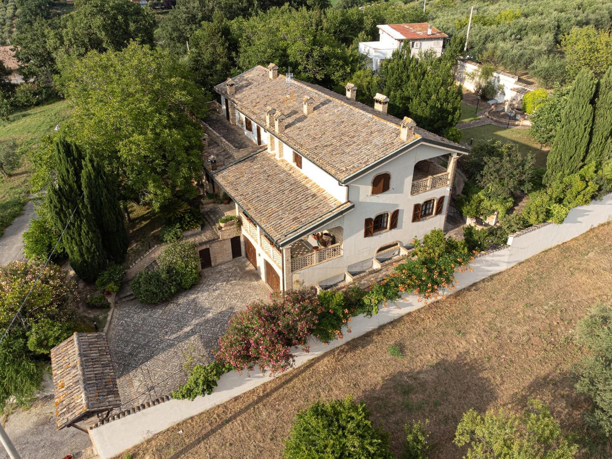B&B Villa Dei Desideri Chieti Exteriör bild