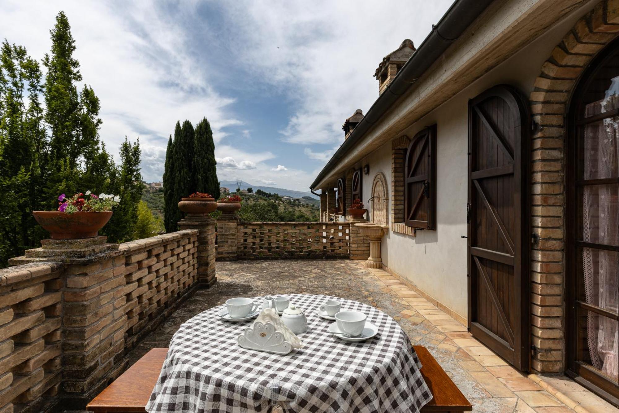 B&B Villa Dei Desideri Chieti Exteriör bild